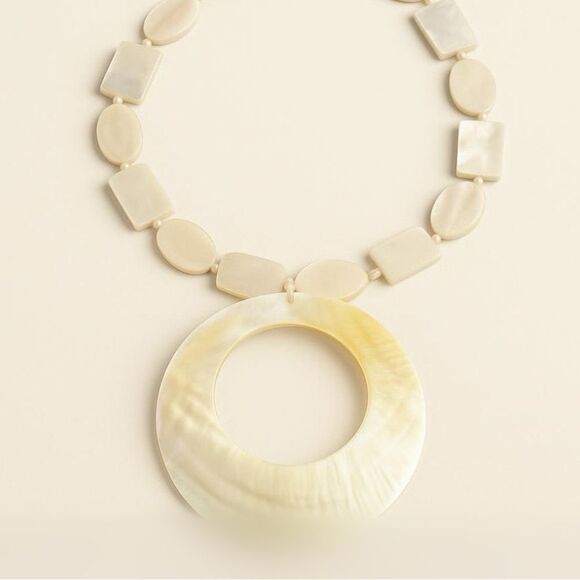 Neiman Marcus Mother of Pearl Statement Necklace – Resort Chic Elegance - Picture 8 of 17